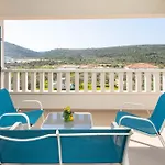 Aria - Peaceful Olive Grove & Swimming Pool Podorljak