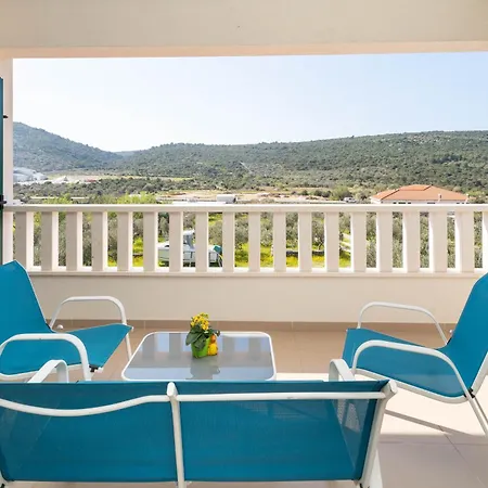 Aria - Peaceful Olive Grove & Swimming Pool Podorljak