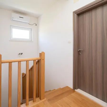 Aria - Peaceful Olive Grove & Swimming Pool