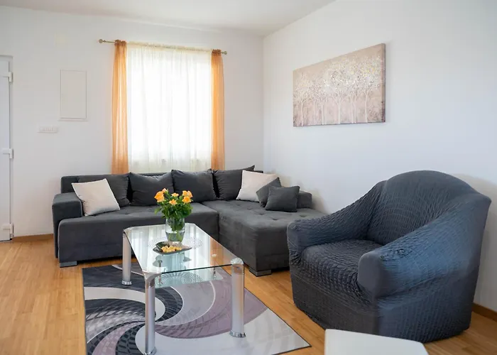 Aria - Peaceful Olive Grove & Swimming Pool Podorljak