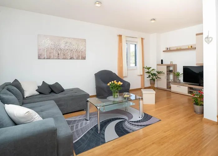 Aria - Peaceful Olive Grove & Swimming Pool *